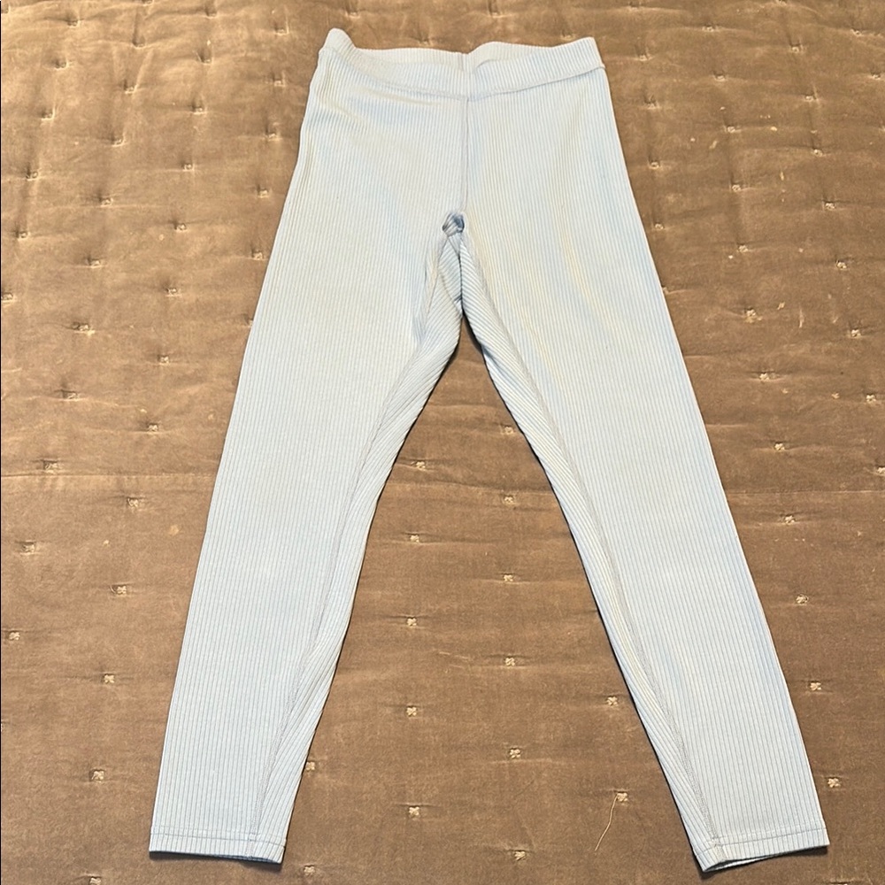 Alo Yoga Leggings - Picture 2 of 5